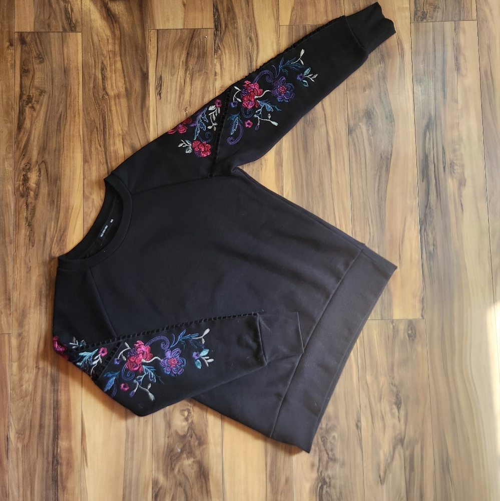 Reserved Floral Embroidered Black Sweatshirt with Cut Out Sleeve Detail Size XS